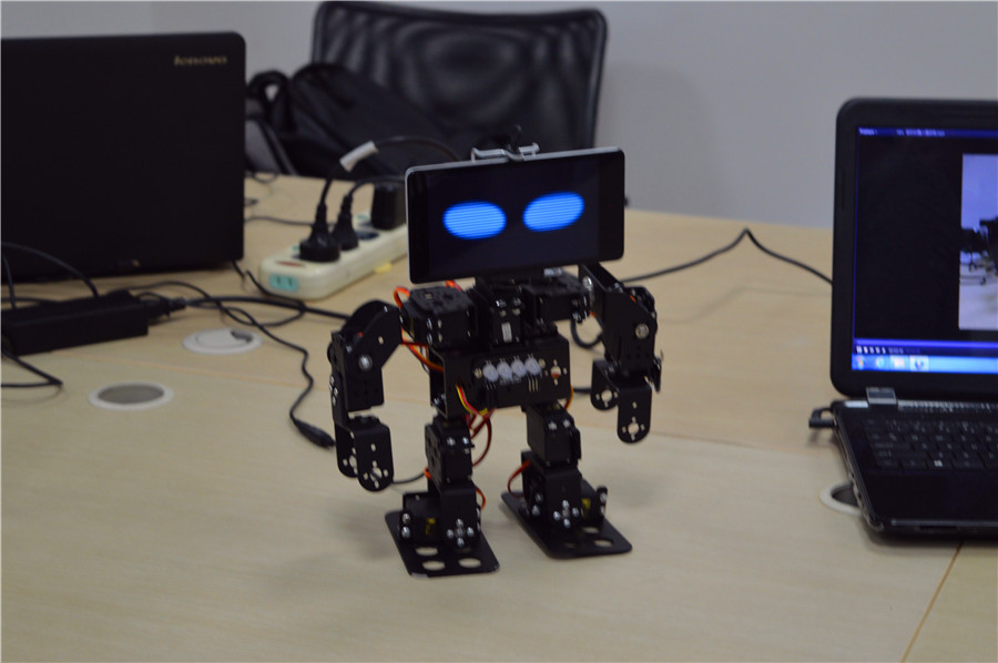 1435564672204958.jpg 手机机器人.jpg