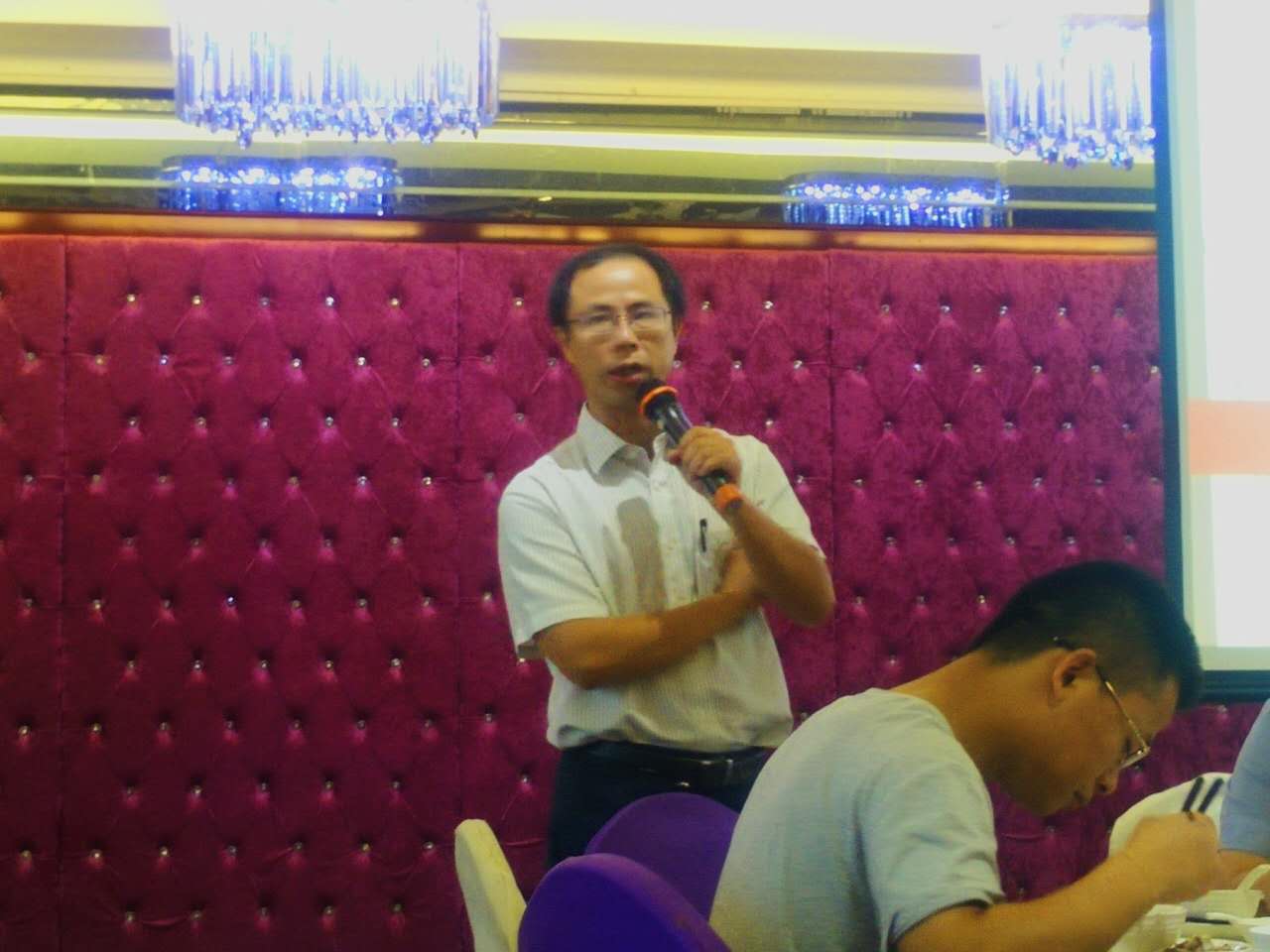 1466566425285346.jpg 郑老师近景.jpg